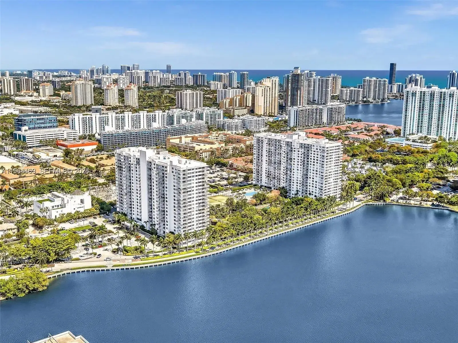 2 bedroom 2 bath Residential for sale at 2801 NE 183rd St # 1801W, Aventura FL 33160