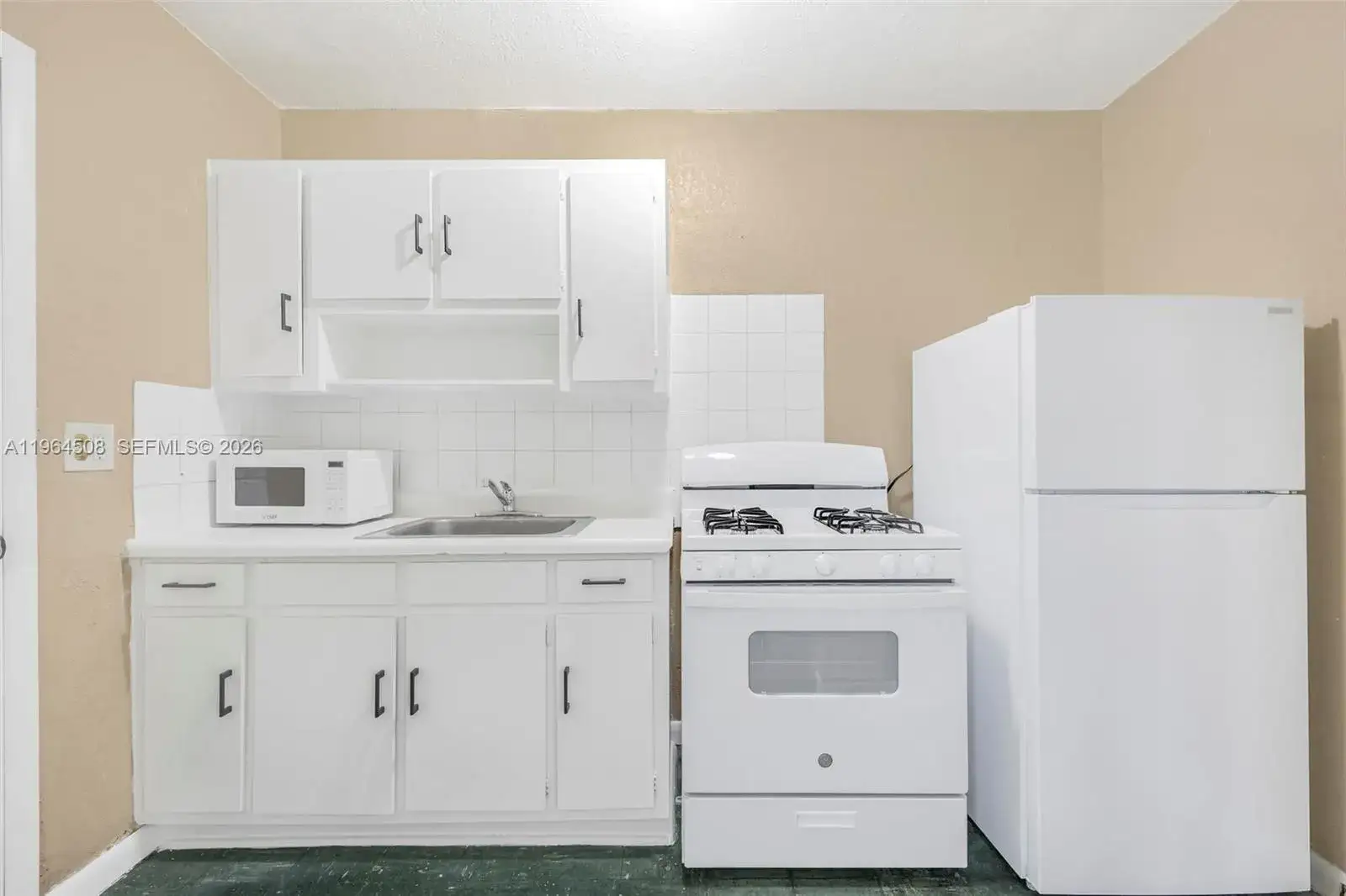 2 bedroom 1 bath Residential Lease for rent at 126 SW 18th Ave # 11, Miami FL 33135