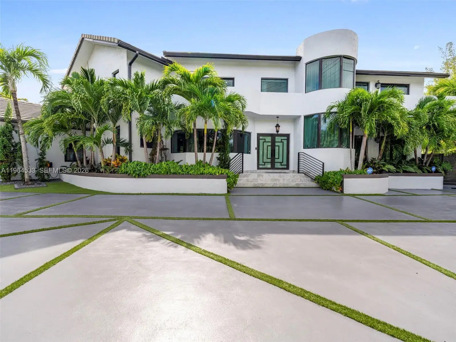 4 bedroom 3 bath Residential for sale at 6180 Pine Tree Dr, Miami Beach FL 33140