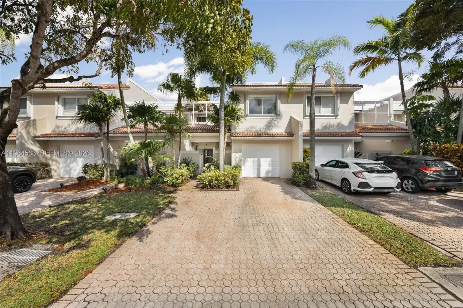 3 bedroom 2 bath Residential for sale at 10233 NW 52nd Ln, Doral FL 33178
