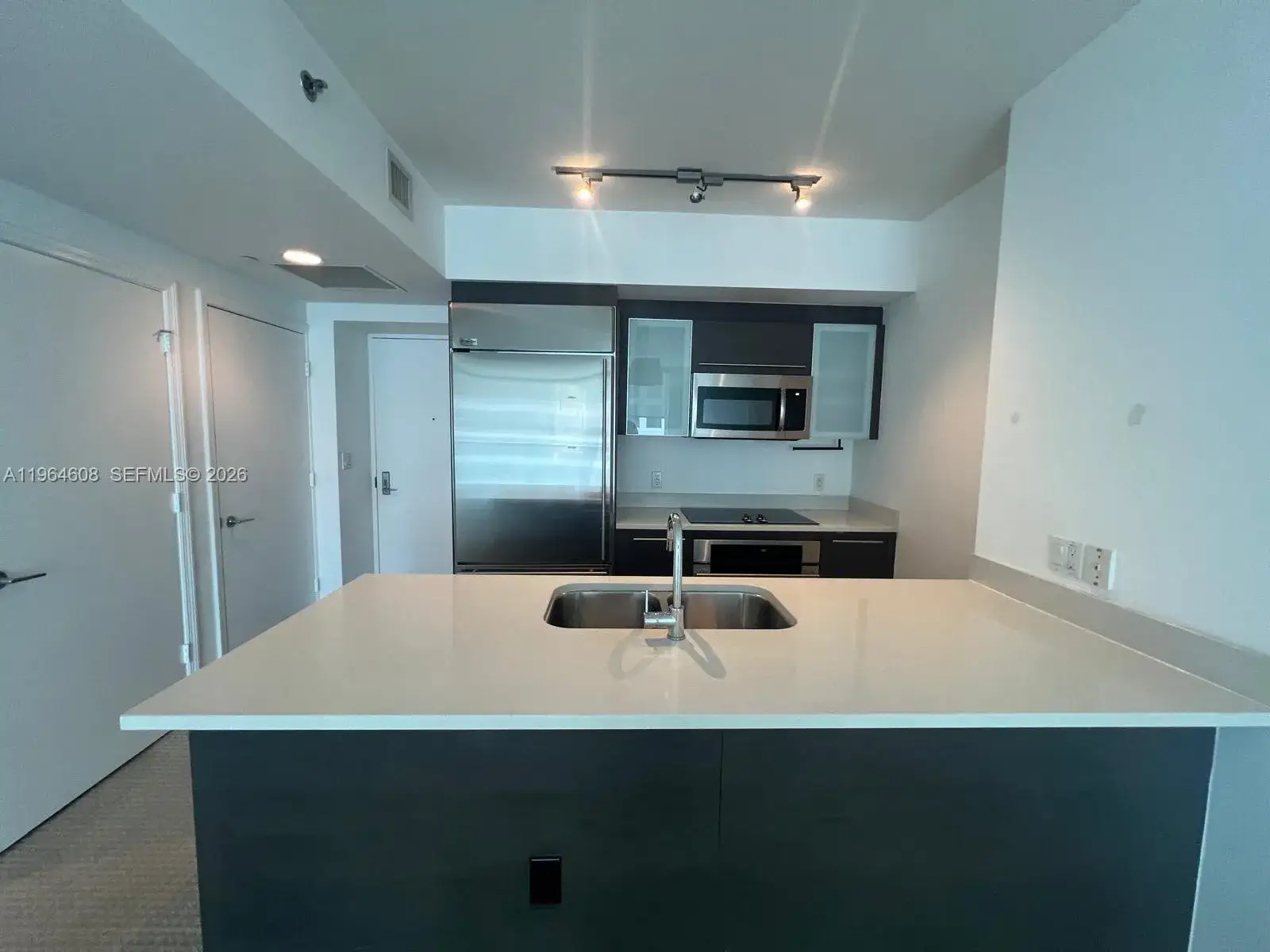 1 bedroom 1 bath Residential Lease for rent at 500 Brickell Ave # 2904, Miami FL 33131