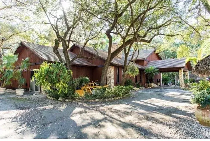 5 bedroom 3 bath Residential for sale at 15425 SW 268th St, Homestead FL 33032