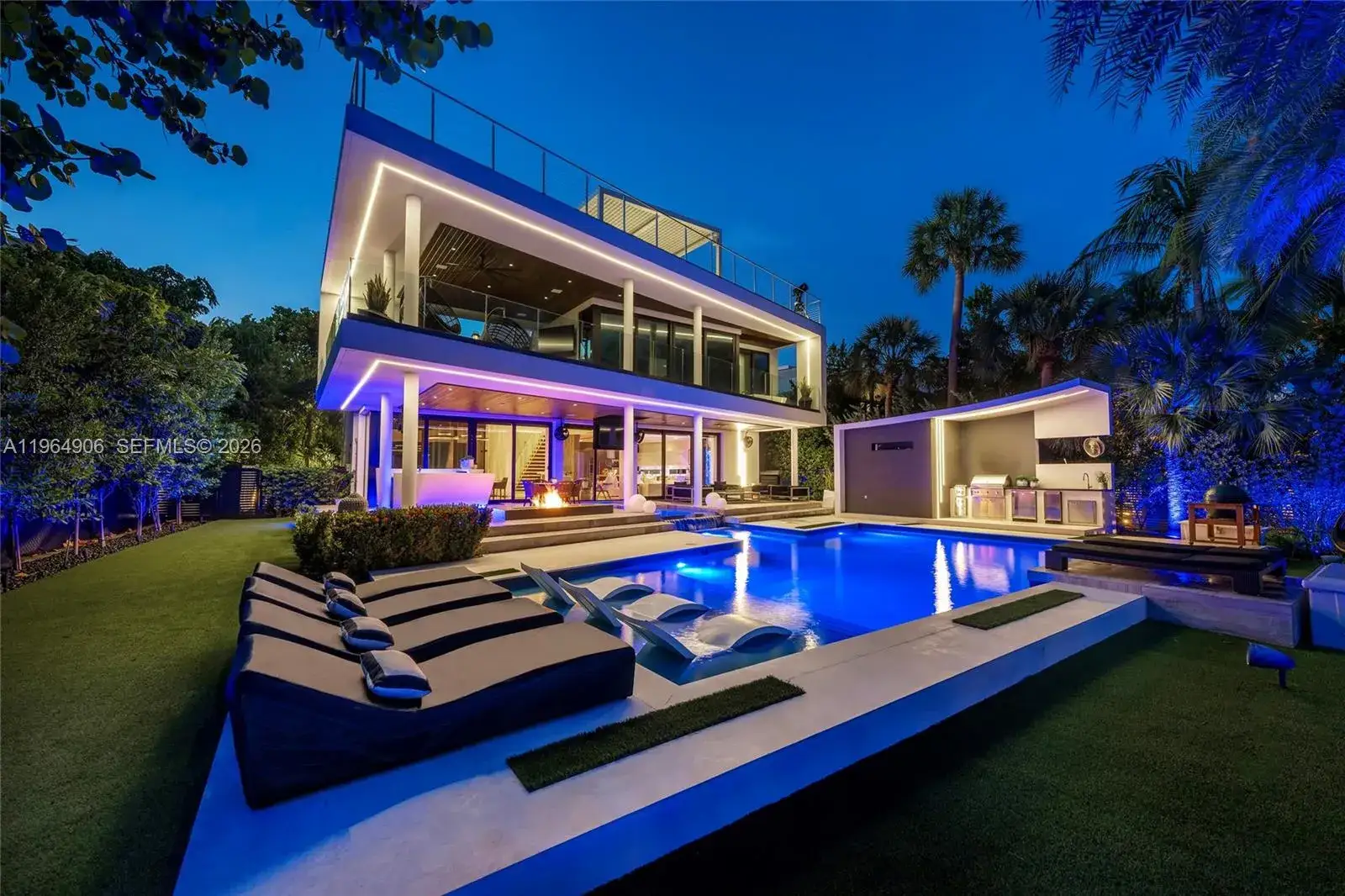 5 bedroom 7 bath Residential Lease for rent at 528 Lakeview Ct, Miami Beach FL 33140