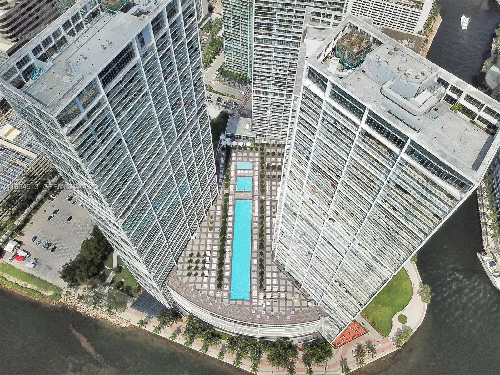 2 bedroom 2 bath Residential Lease for rent at 465 Brickell Ave # 1905, Miami FL 33131