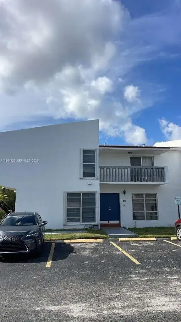 3 bedroom 2 bath Residential for sale at 17120 SW 94th Ave # 404, Palmetto Bay FL 33157