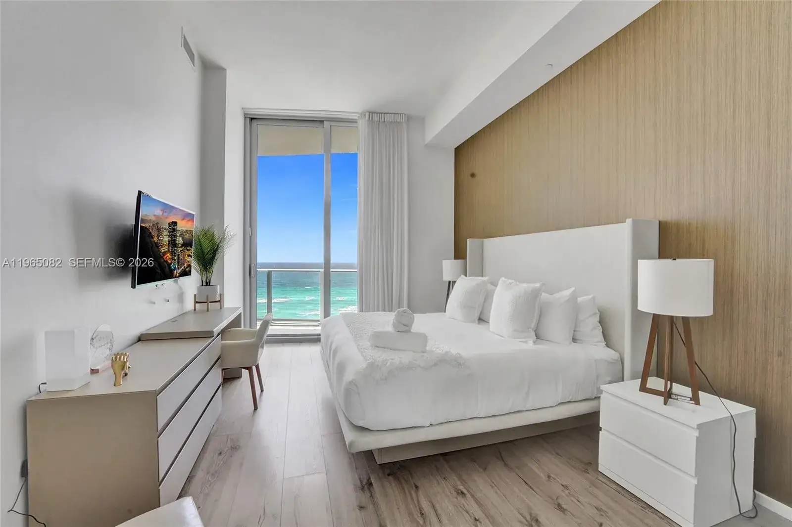 1 bedroom 1 bath Residential for sale at 4111 S Ocean Dr # 603, Hollywood FL 33019