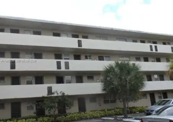 1 bedroom 1 bath Residential for sale at 1690 NE 191st St # 1, Miami FL 33179