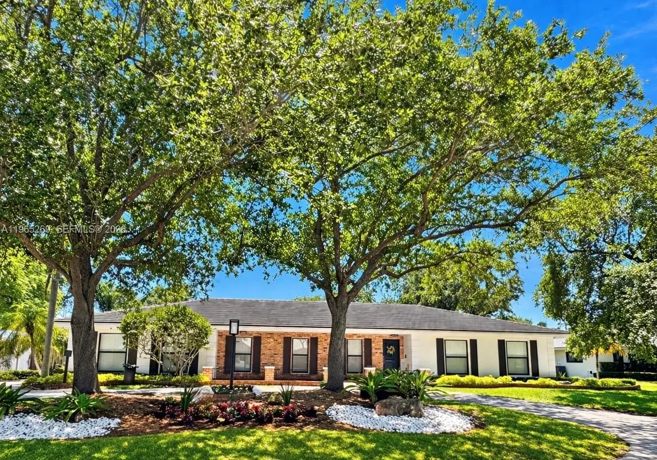 5 bedroom 4 bath Residential for sale at 7440 SW 174th St, Palmetto Bay FL 33157