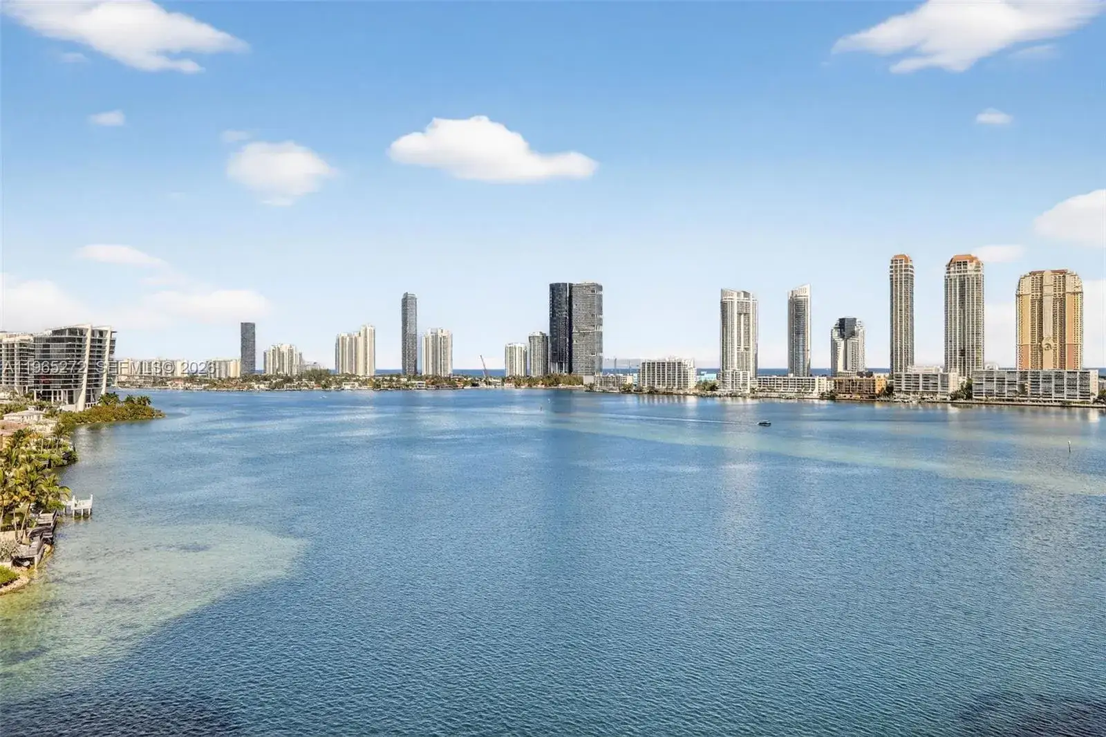 2 bedroom 2 bath Residential for sale at 3000 Island Blvd # 1106, Aventura FL 33160