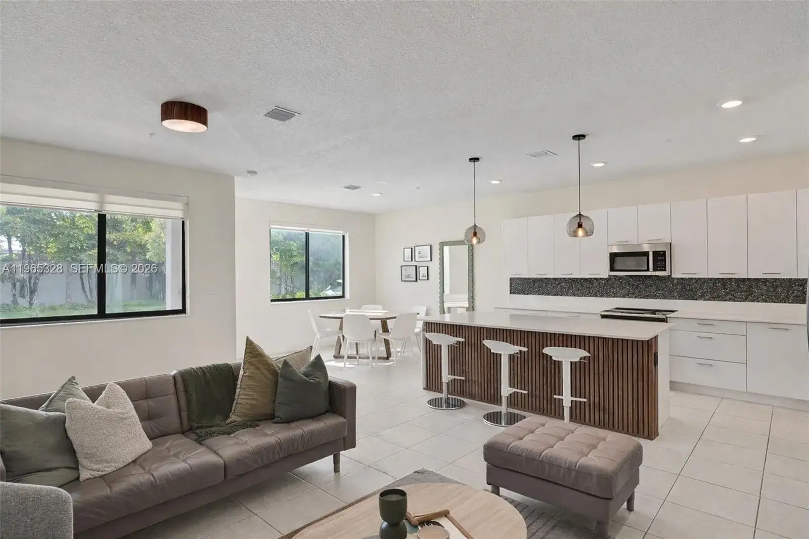 3 bedroom 2 bath Residential for sale at 8001 NW 41st St # 109, Doral FL 33166