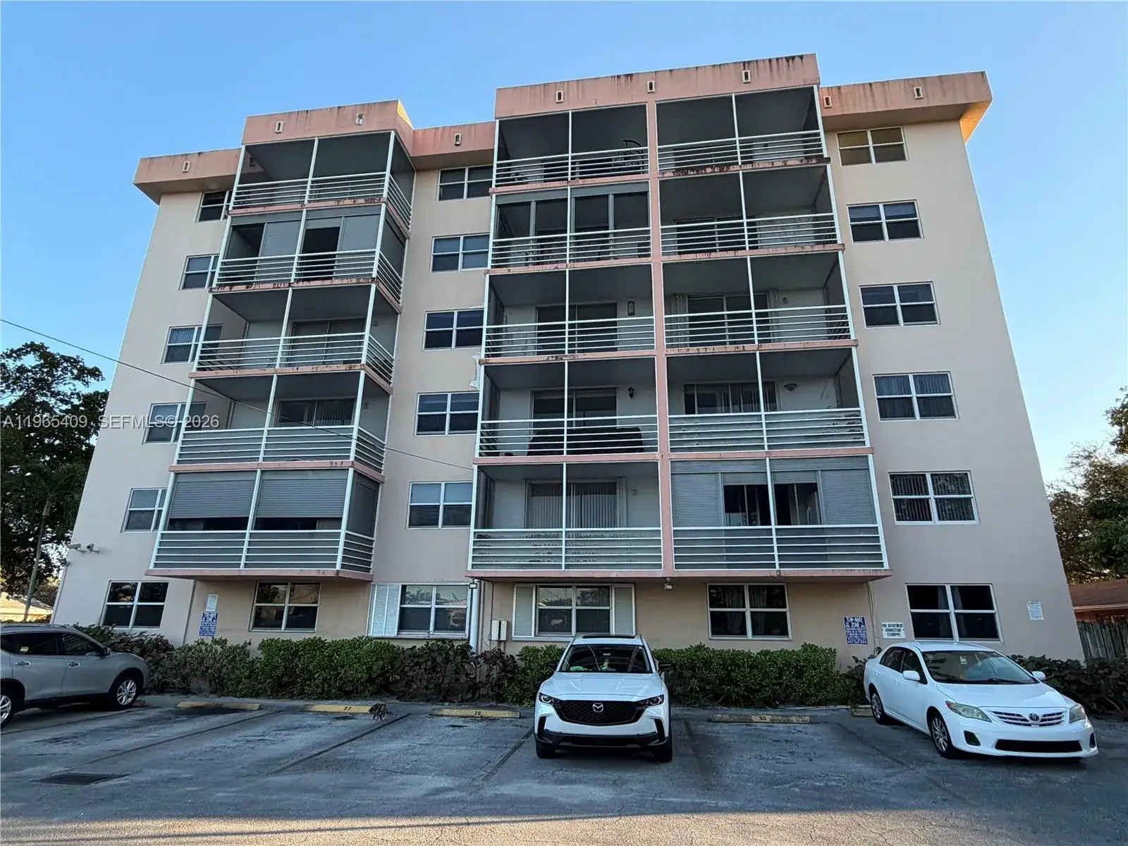 2 bedroom 2 bath Residential Lease for rent at 1830 Dixieanna St # 406, Hollywood FL 33020