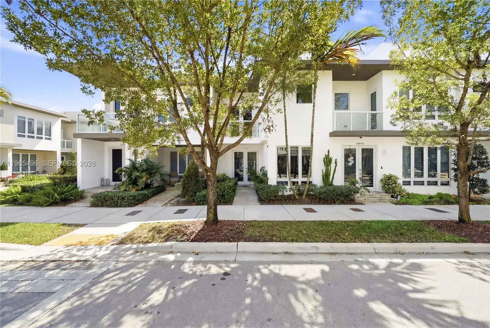 4 bedroom 3 bath Residential for sale at 10530 NW 63rd Ter, Doral FL 33178