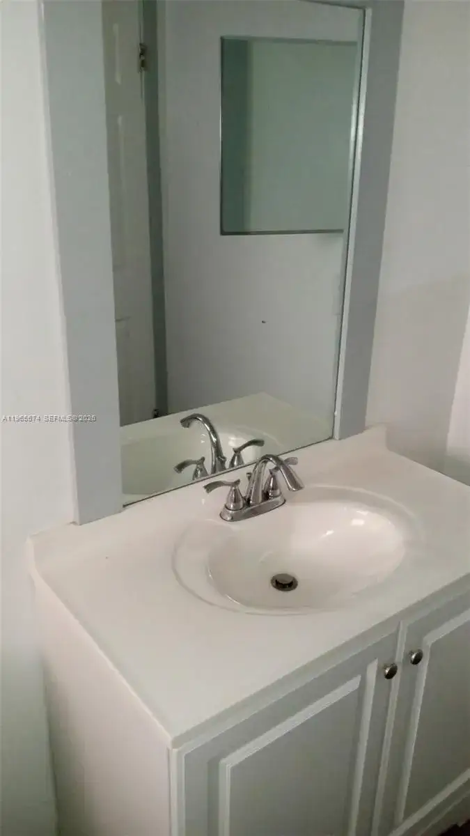 1 bedroom 1 bath Residential Lease for rent at 1841 Cleveland St # 4, Hollywood FL 33020