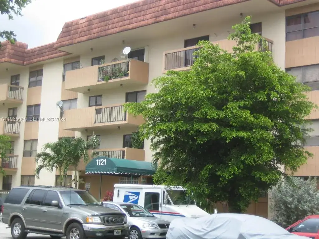 3 bedroom 2 bath Residential Lease for rent at 1121 SW 122 AV # 414, Miami FL 33184