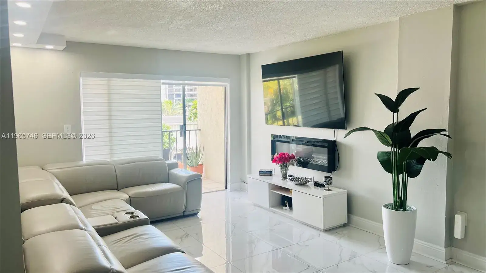 3 bedroom 2 bath Residential for sale at 14250 SW 62nd St # 319, Miami FL 33183