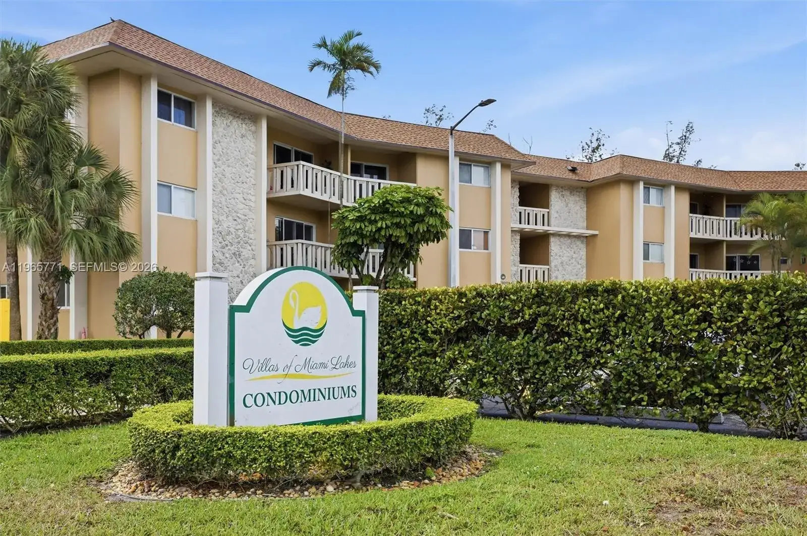 2 bedroom 2 bath Residential for sale at 7400 Miami Lakes Dr # D205, Miami Lakes FL 33014