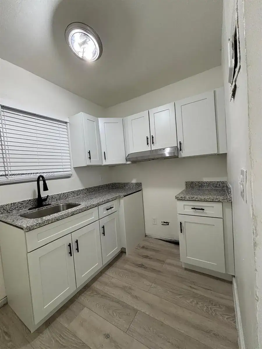 1 bedroom 1 bath Residential Lease for rent at 200 NW 13th St # 5, Miami FL 33136