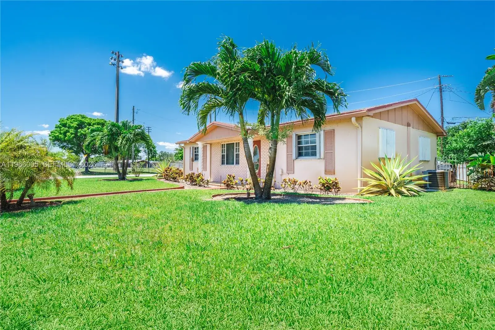 3 bedroom 2 bath Residential for sale at 3125 NW 205th St, Miami Gardens FL 33056