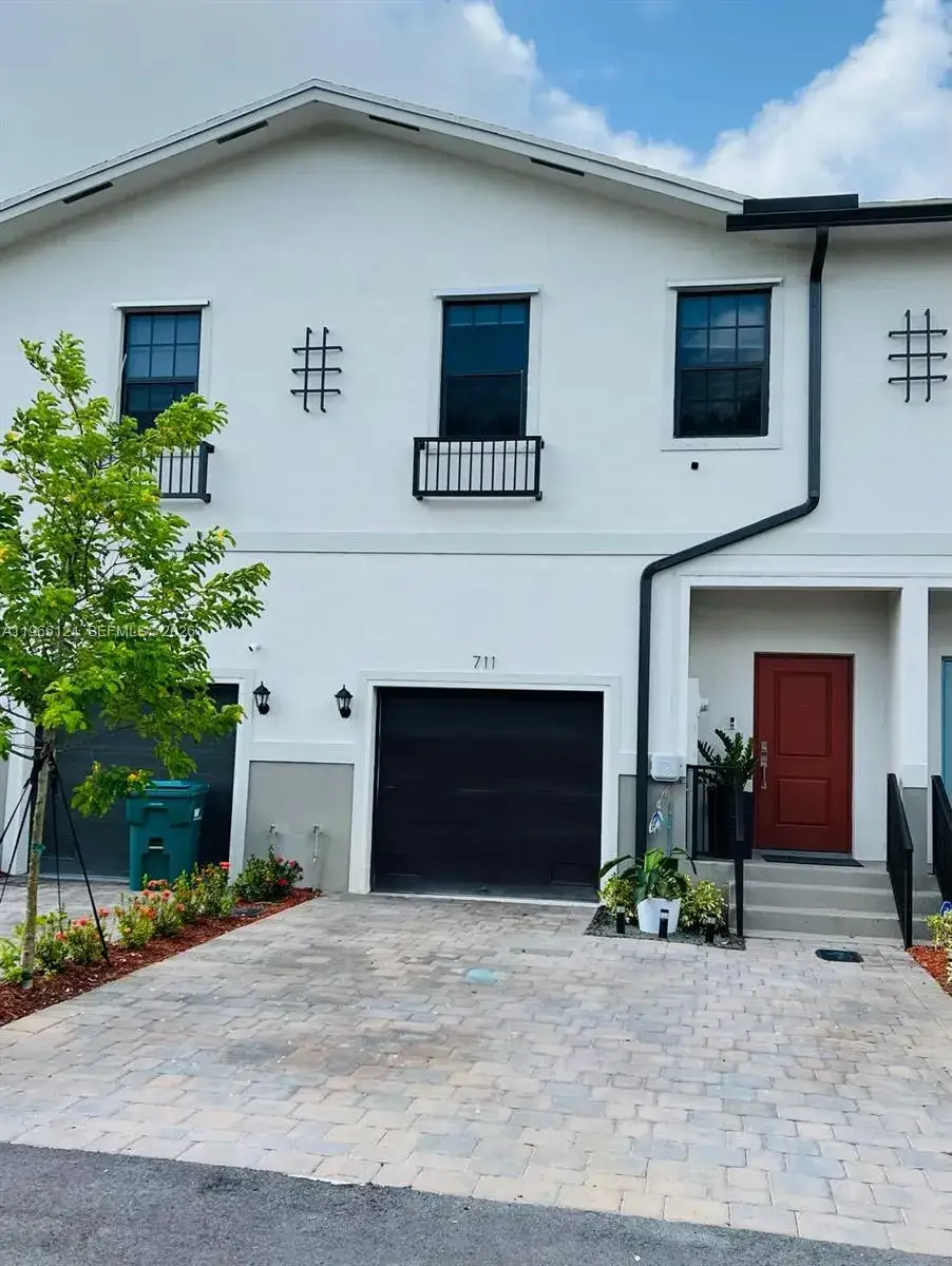 3 bedroom 2 bath Residential for sale at 711 SW 11th St, Florida City FL 33034