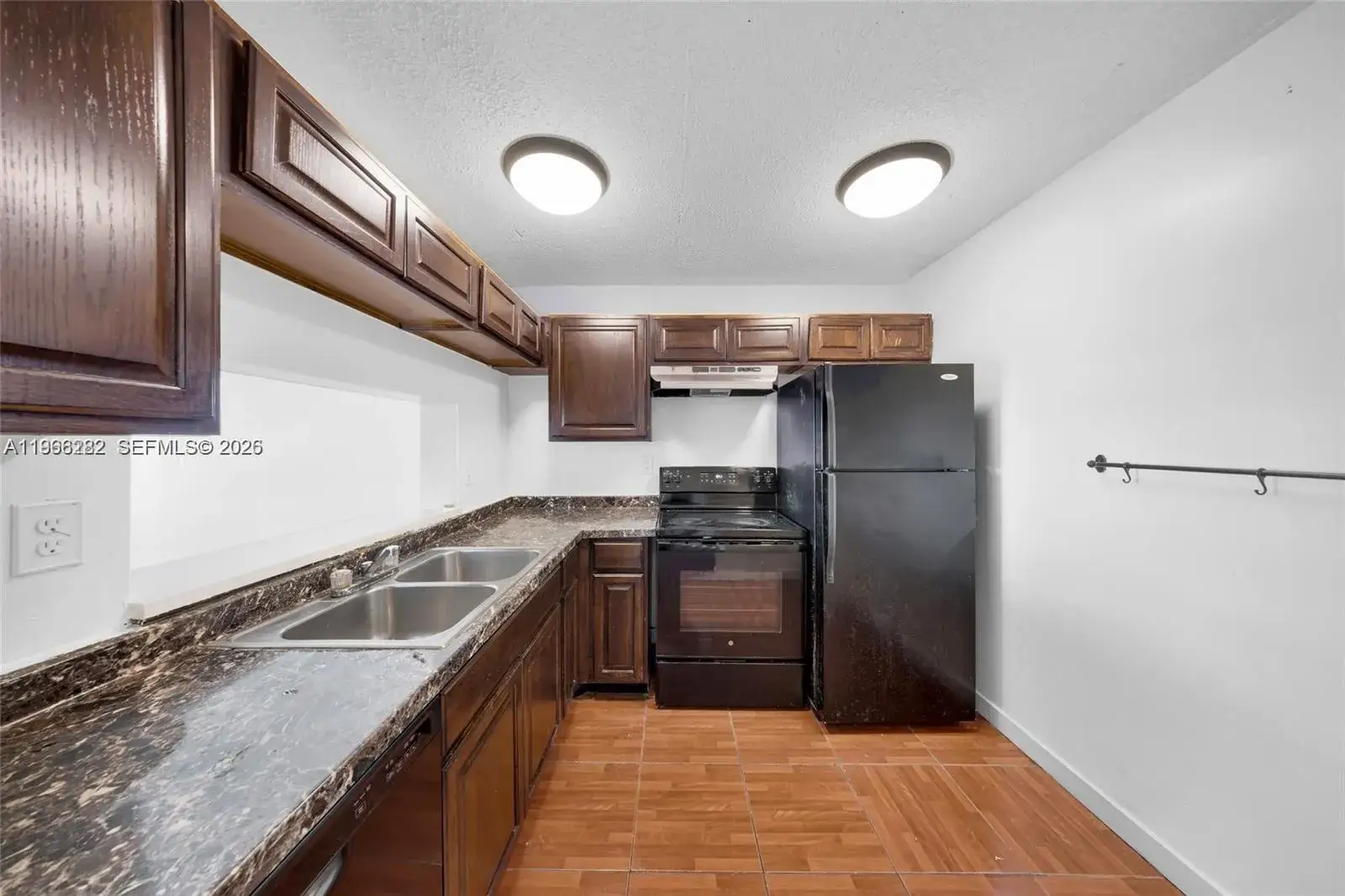 2 bedroom 2 bath Residential Lease for rent at 492 NW 165th St Rd # 512, Miami FL 33169