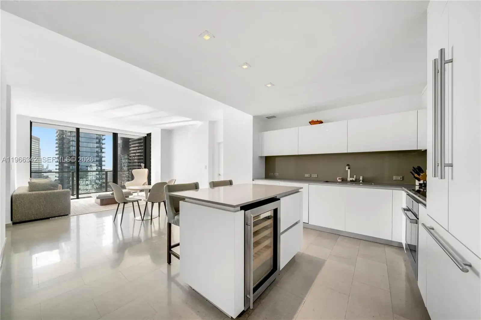 2 bedroom 2 bath Residential Lease for rent at 88 SW 7th St # 2105, Miami FL 33130