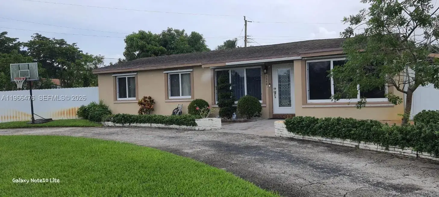 4 bedroom 3 bath Residential for sale at 1318 SW 49th Ter, Fort Lauderdale FL 33317