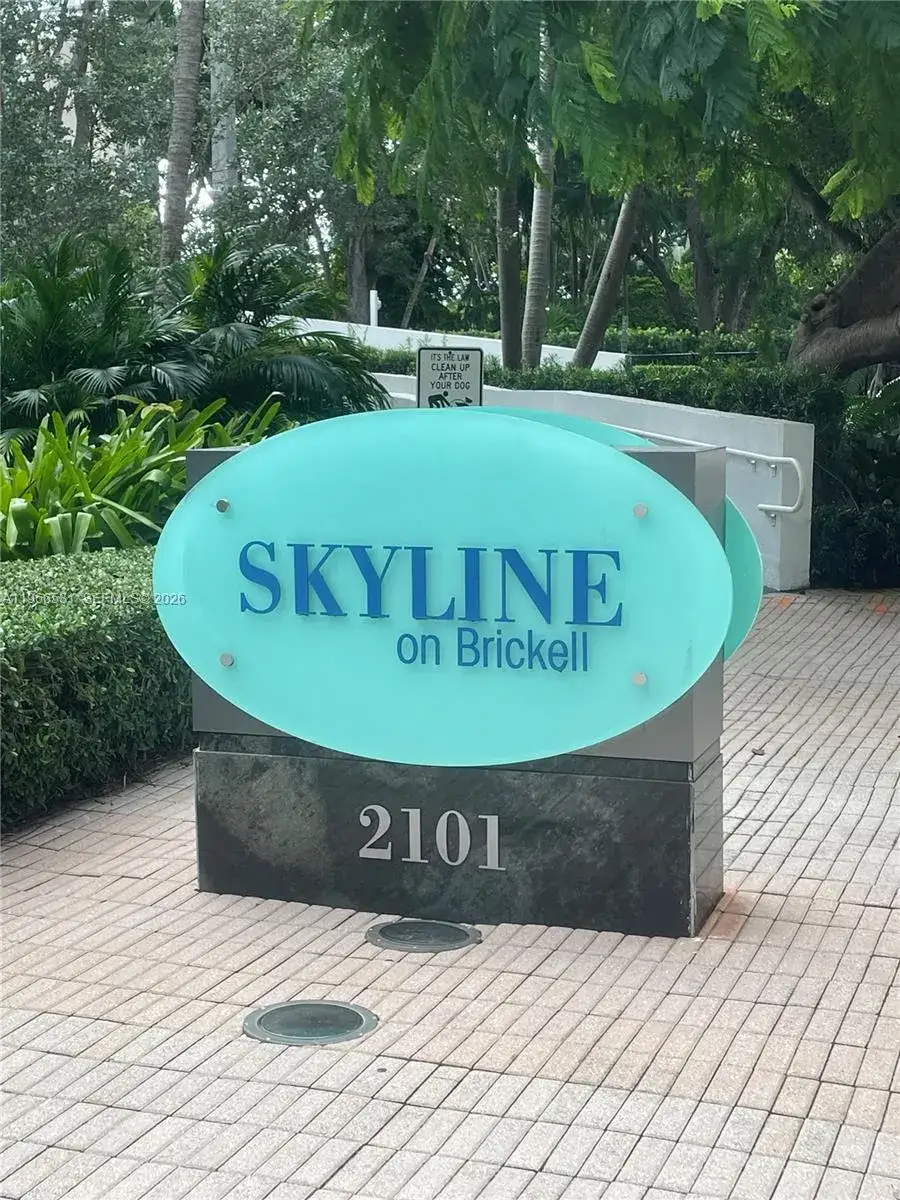 1 bedroom 1 bath Residential Lease for rent at 2101 Brickell Ave # 2202, Miami FL 33129