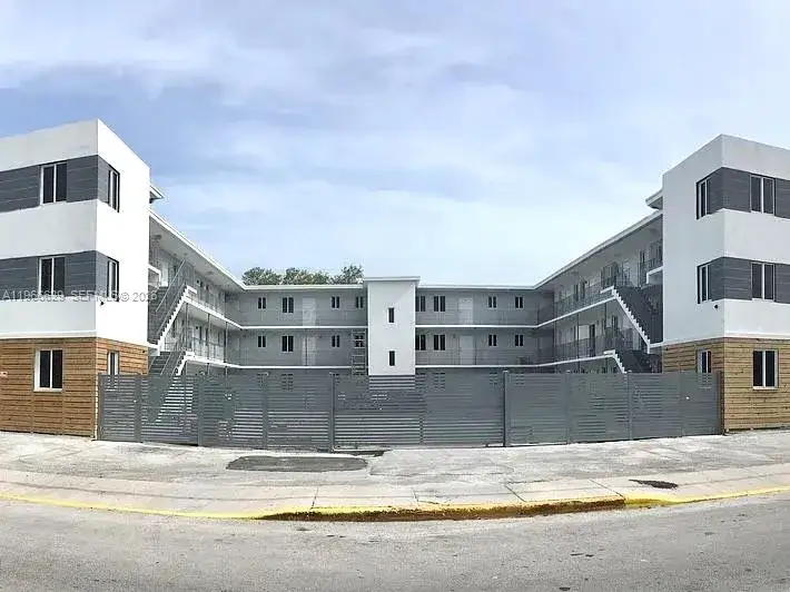 1 bedroom 1 bath Residential Lease for rent at 535 NW 7 # 44, Miami FL 33136