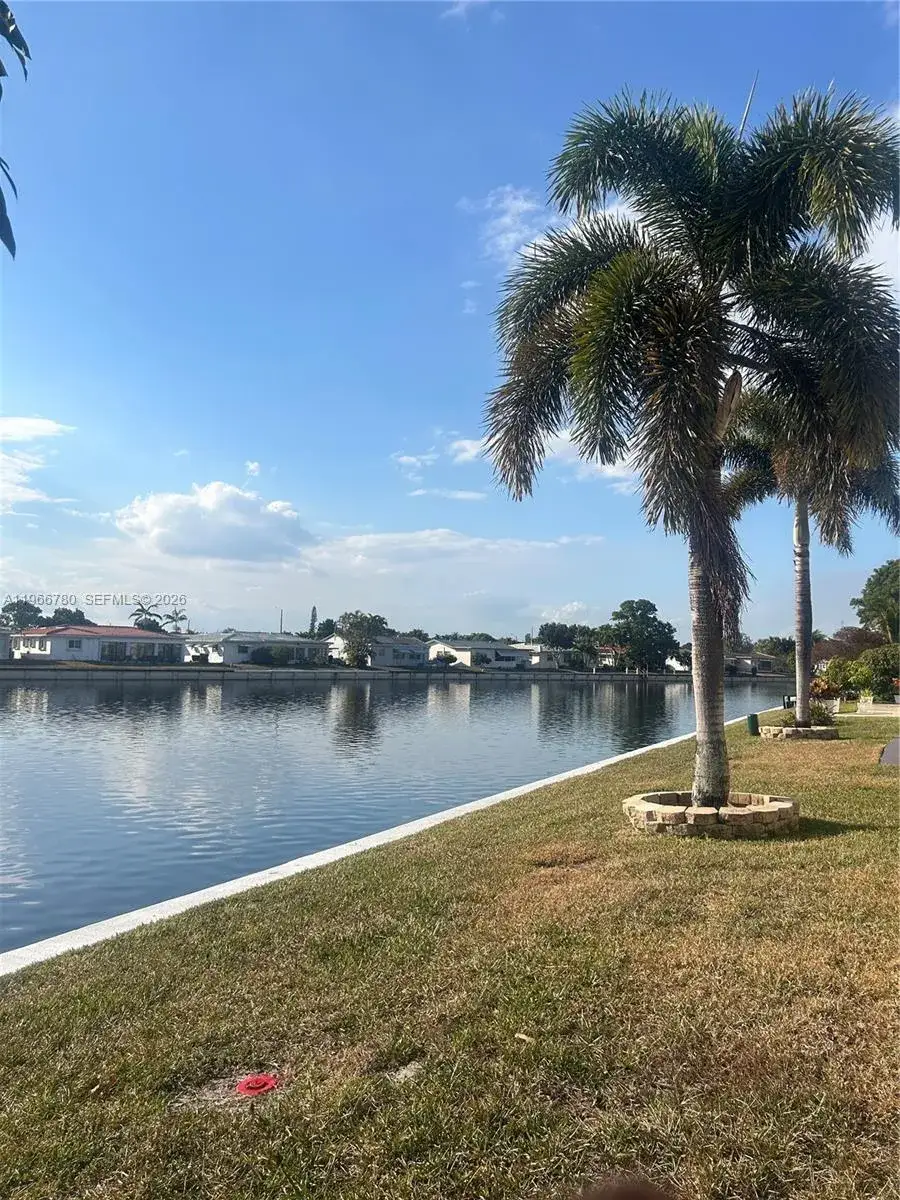 2 bedroom 1 bath Residential for sale at 5715 NW 85th Ave, Tamarac FL 33321