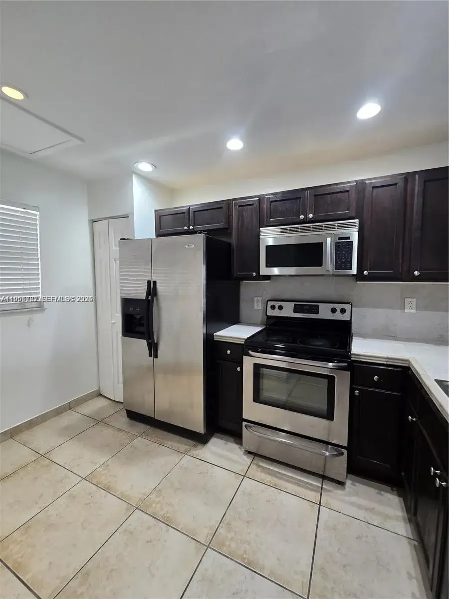 2 bedroom 2 bath Residential Lease for rent at 911 NE 209th Ter # 27, Miami FL 33179