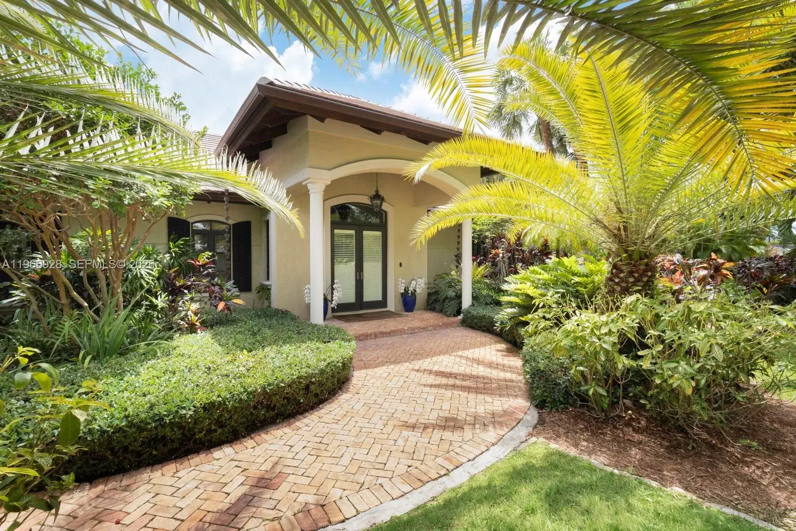 5 bedroom 5 bath Residential for sale at 10601 SW 72nd Ct, Pinecrest FL 33156