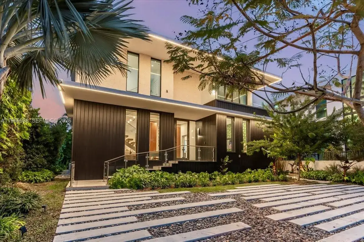 4 bedroom 3 bath Residential for sale at 4354 Alton Rd, Miami Beach FL 33140