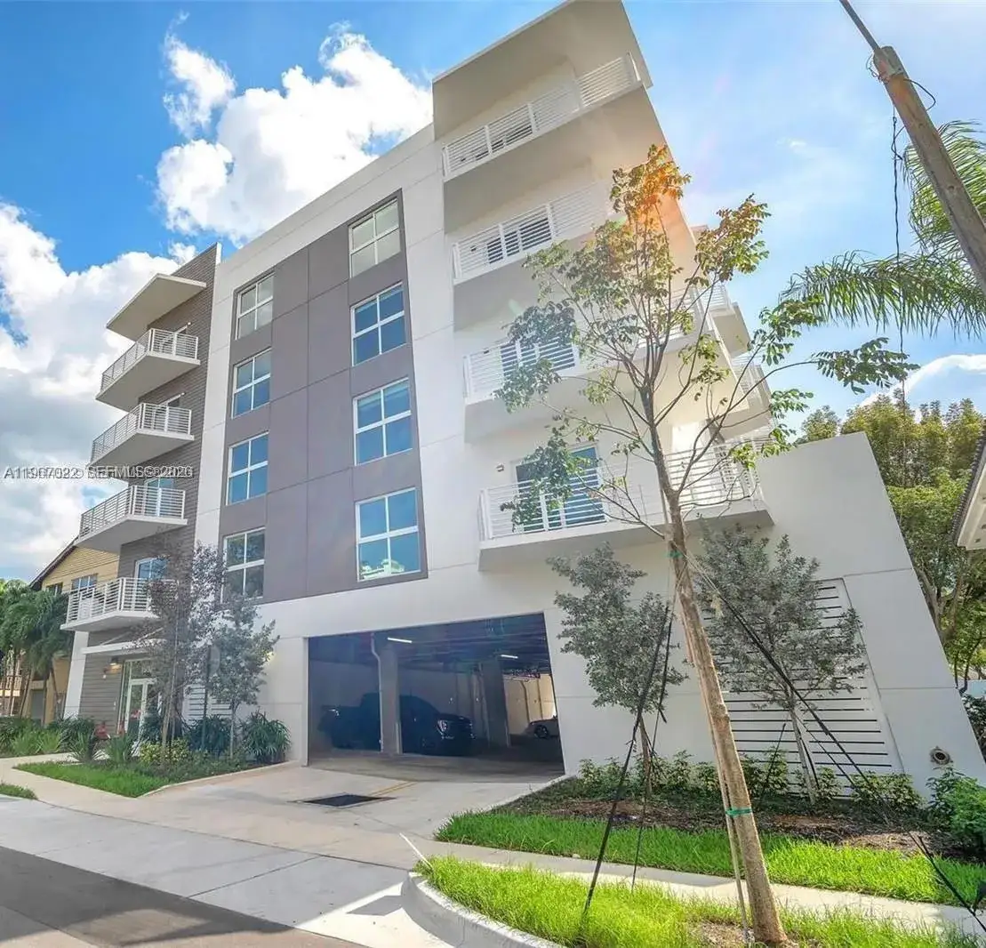 2 bedroom 2 bath Residential for sale at 1938 Jackson St # 202, Hollywood FL 33020