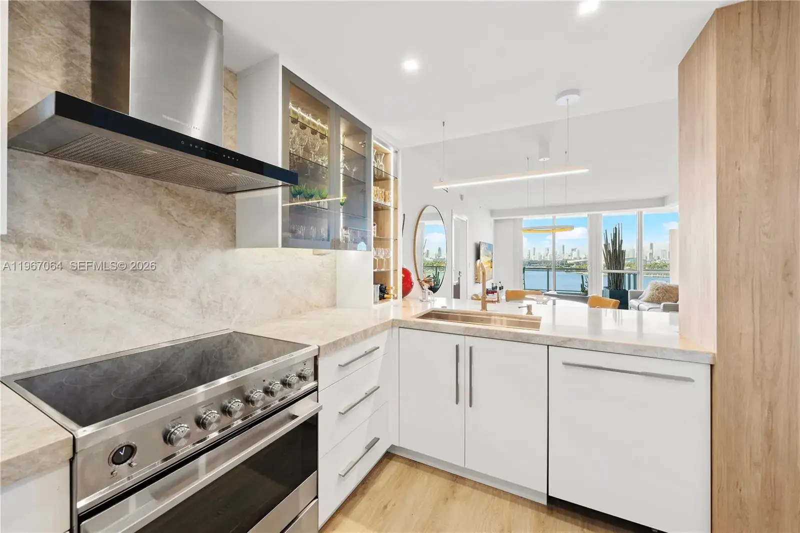 2 bedroom 2 bath Residential for sale at 540 West Ave # 911, Miami Beach FL 33139
