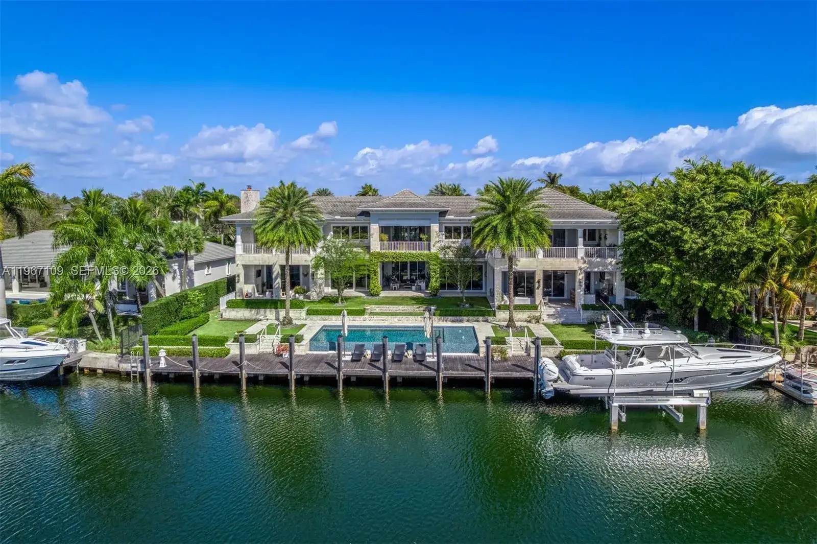 6 bedroom 7 bath Residential for sale at 550 Marquesa Dr, Coral Gables FL 33156
