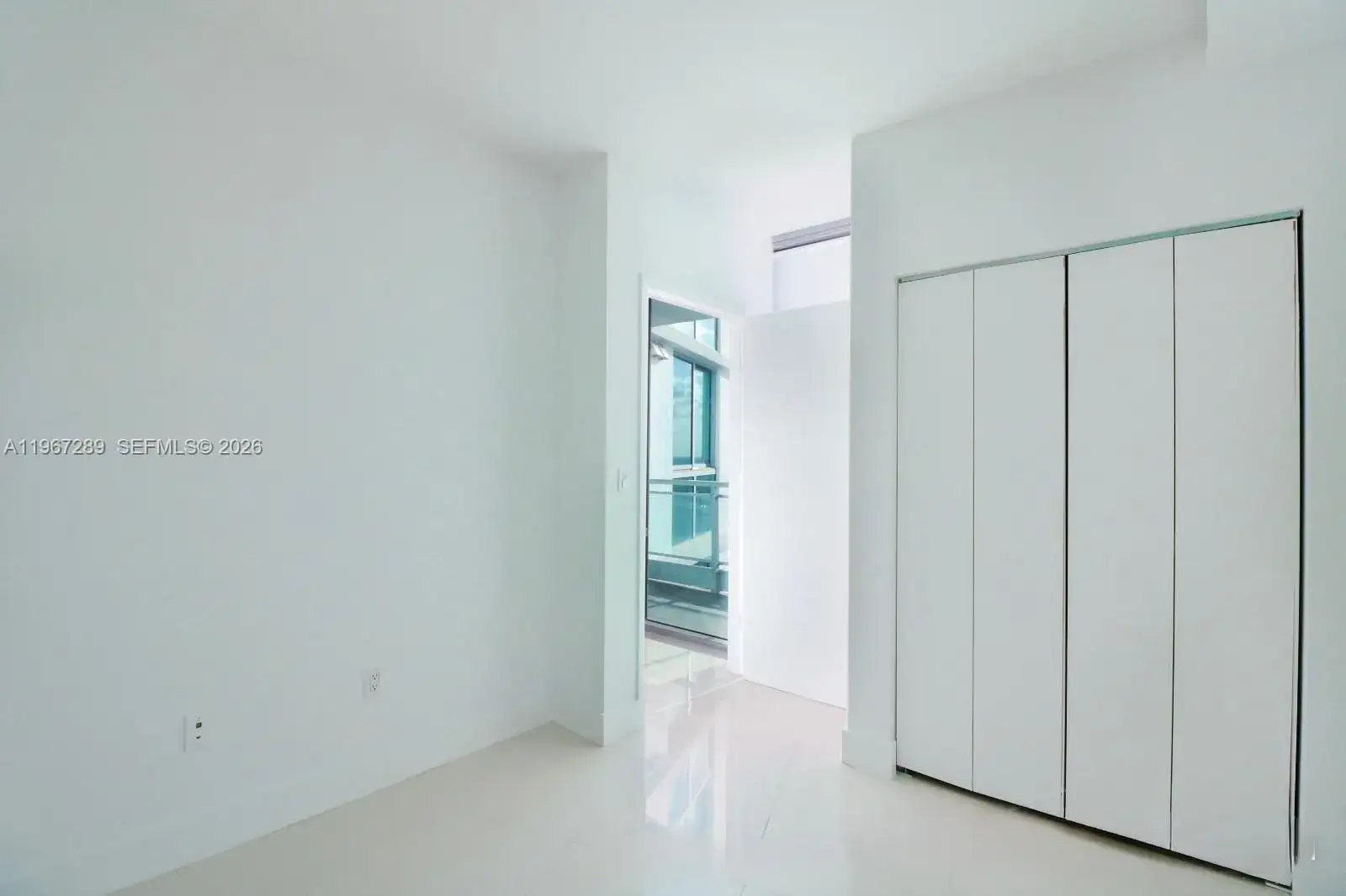 2 bedroom 2 bath Residential Lease for rent at 92 SW 3rd St # 2706, Miami FL 33130
