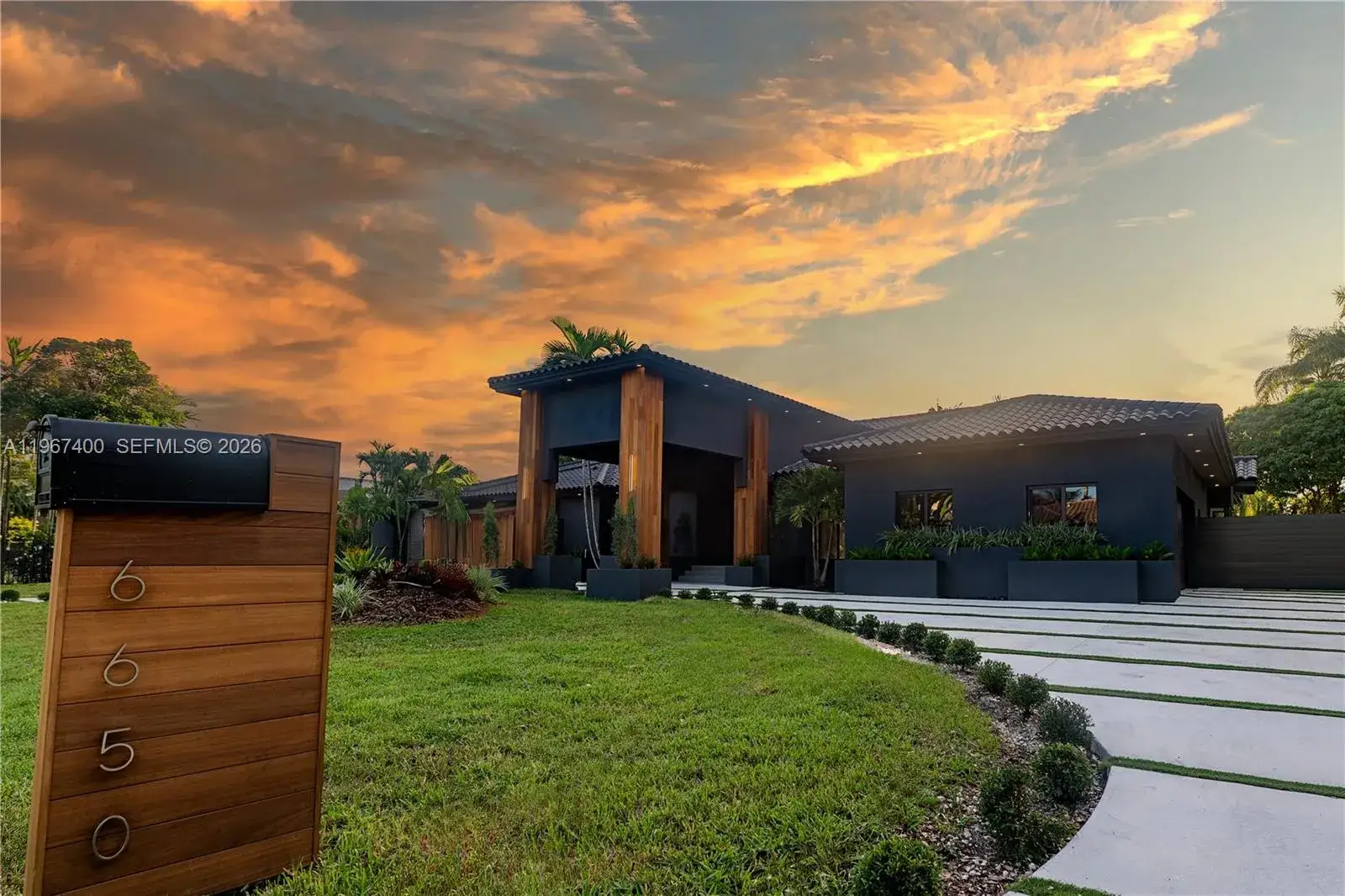 4 bedroom 4 bath Residential for sale at 6650 SW 94th ave, Miami FL 33173