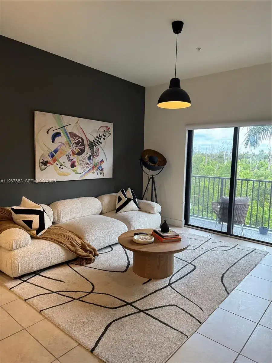 2 bedroom 2 bath Residential for sale at 7925 NW 104th Ave # 24, Doral FL 33178