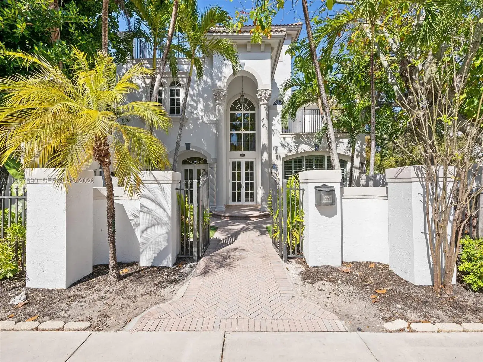 4 bedroom 3 bath Residential Lease for rent at 827 SE 2nd Ct, Fort Lauderdale FL 33301