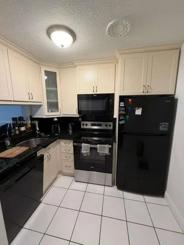 1 bedroom 1 bath Residential Lease for rent at 488 NW 165th St Rd # 614, Miami FL 33169