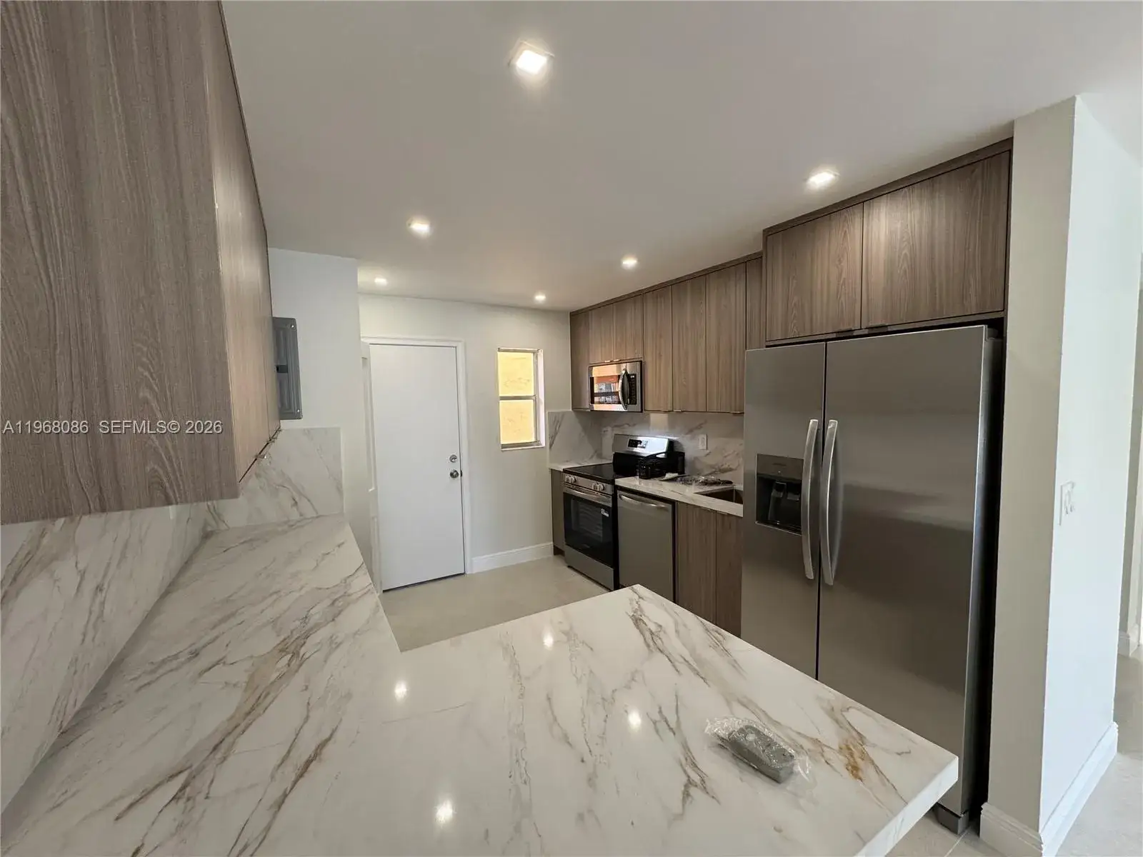 2 bedroom 2 bath Residential for sale at 1900 W 54th St # 219, Hialeah FL 33012