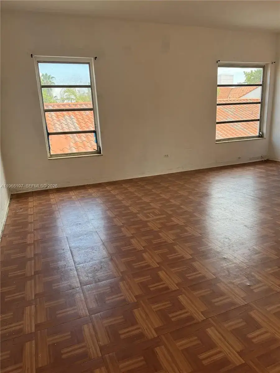 1 bath Residential Lease for rent at 825 Alton Rd # 8, Miami Beach FL 33139