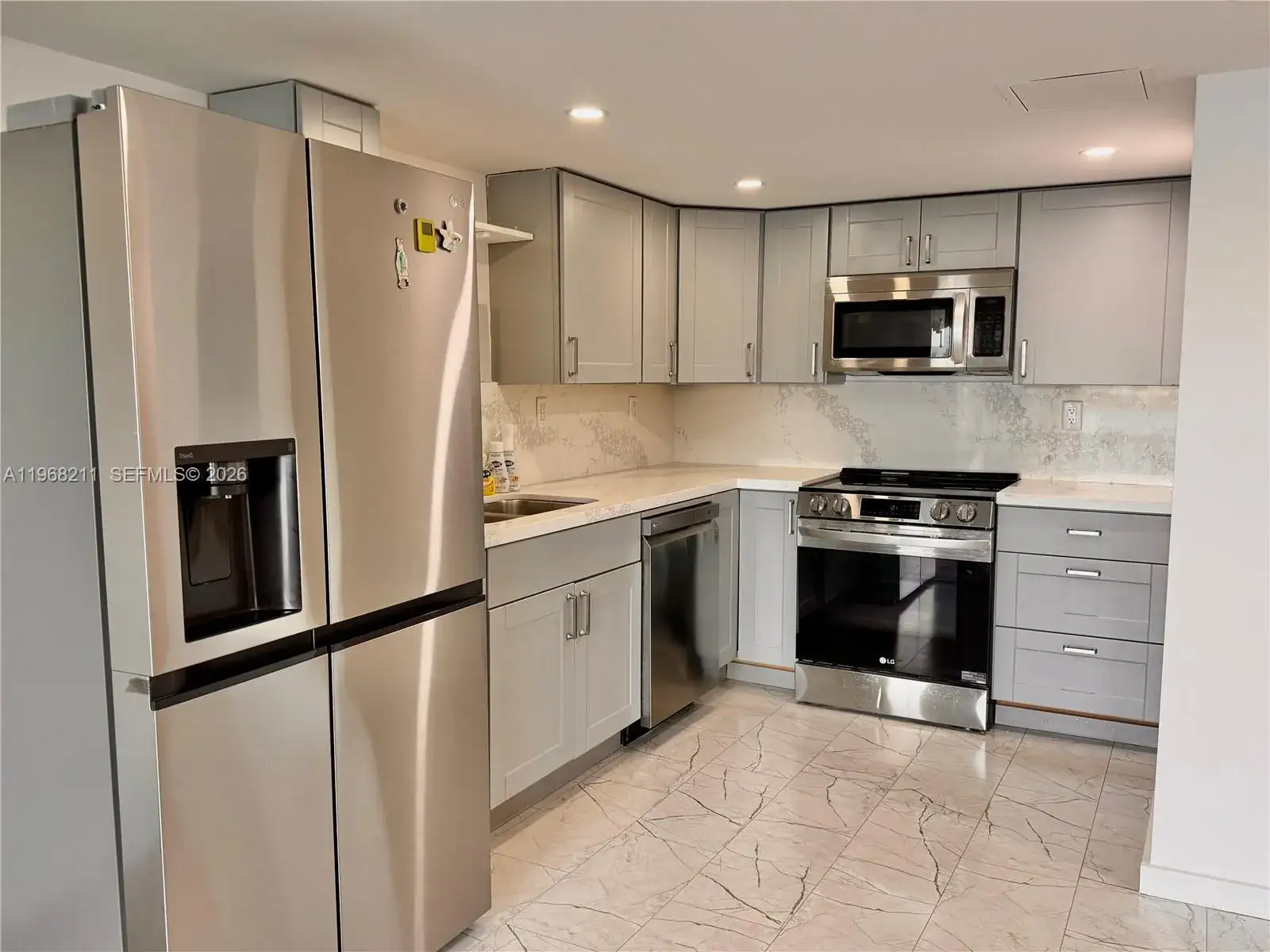 3 bedroom 2 bath Residential Lease for rent at 401 NW 109th Ave # 2A, Miami FL 33172