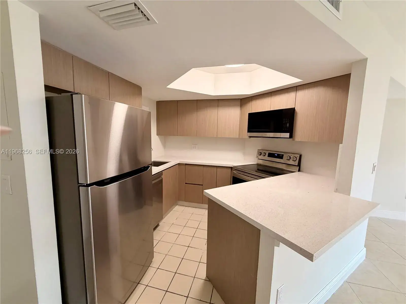 1 bedroom 1 bath Residential for sale at 8353 Lake Dr # 404, Doral FL 33166
