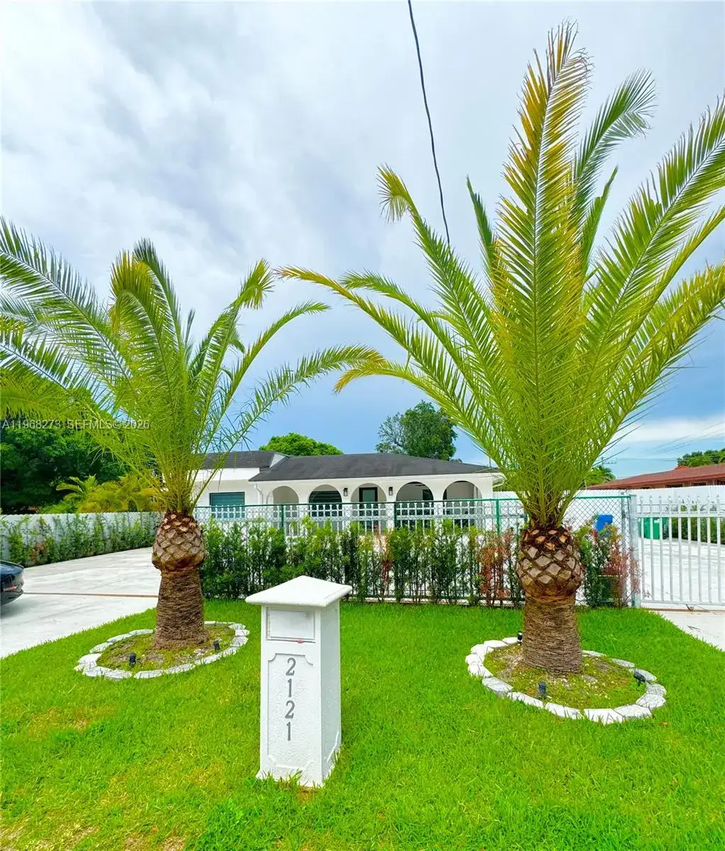 3 bedroom 4 bath Residential for sale at 2121 SW 61st Ave, Miami FL 33155