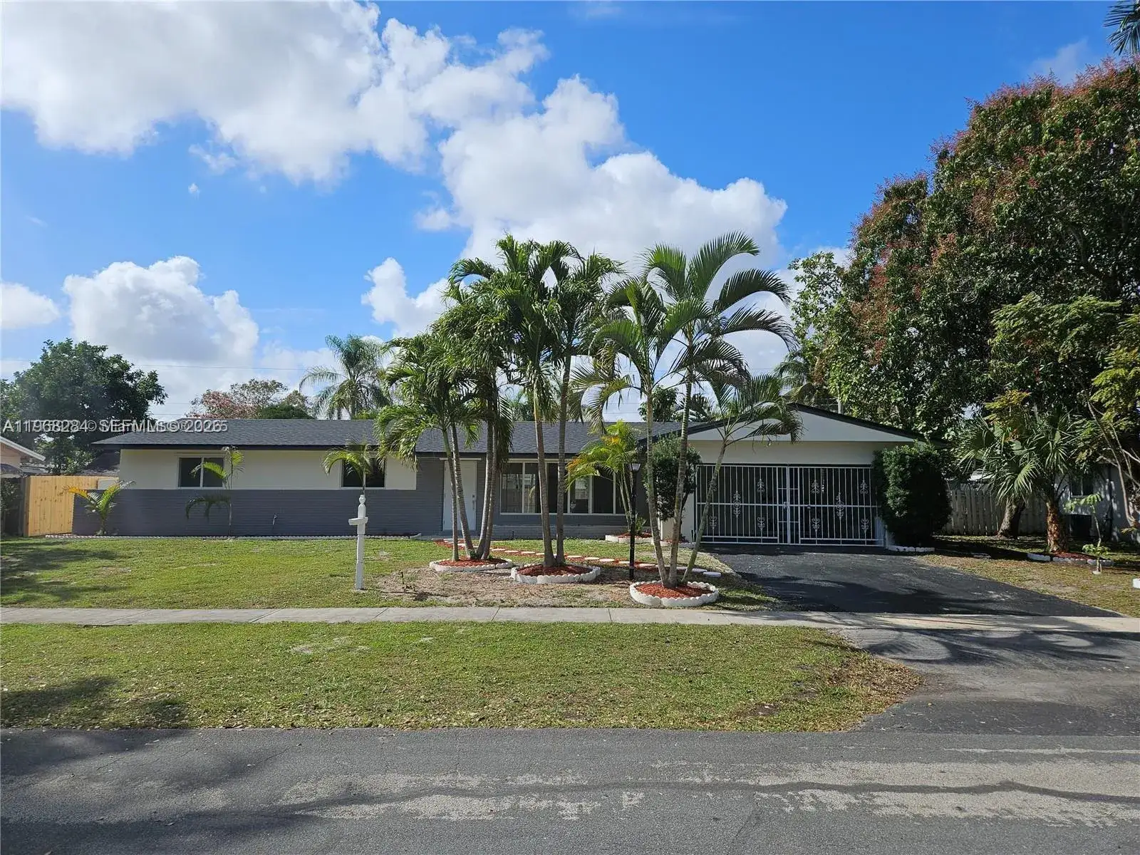4 bedroom 2 bath Residential for sale at 221 SW 53rd Ave, Plantation FL 33317