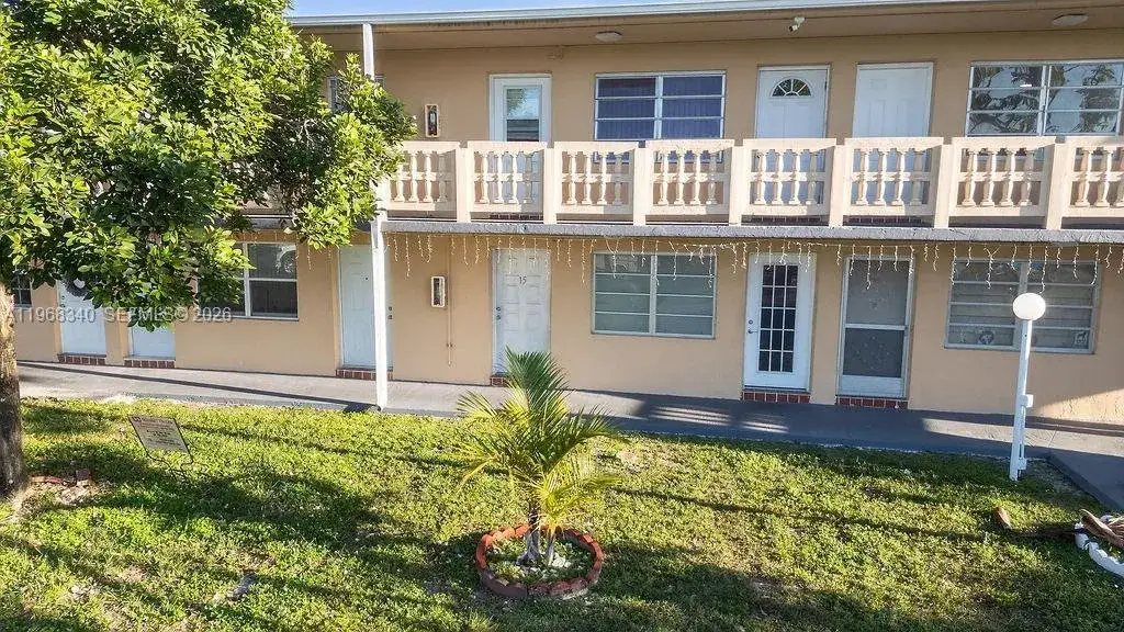 1 bedroom 1 bath Residential for sale at 20311 NE 2nd Ave # 15, Miami FL 33179