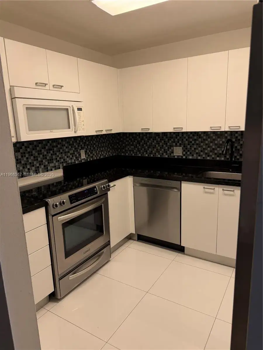 1 bedroom 1 bath Residential for sale at 7925 SW 86th St # 923, Miami FL 33143