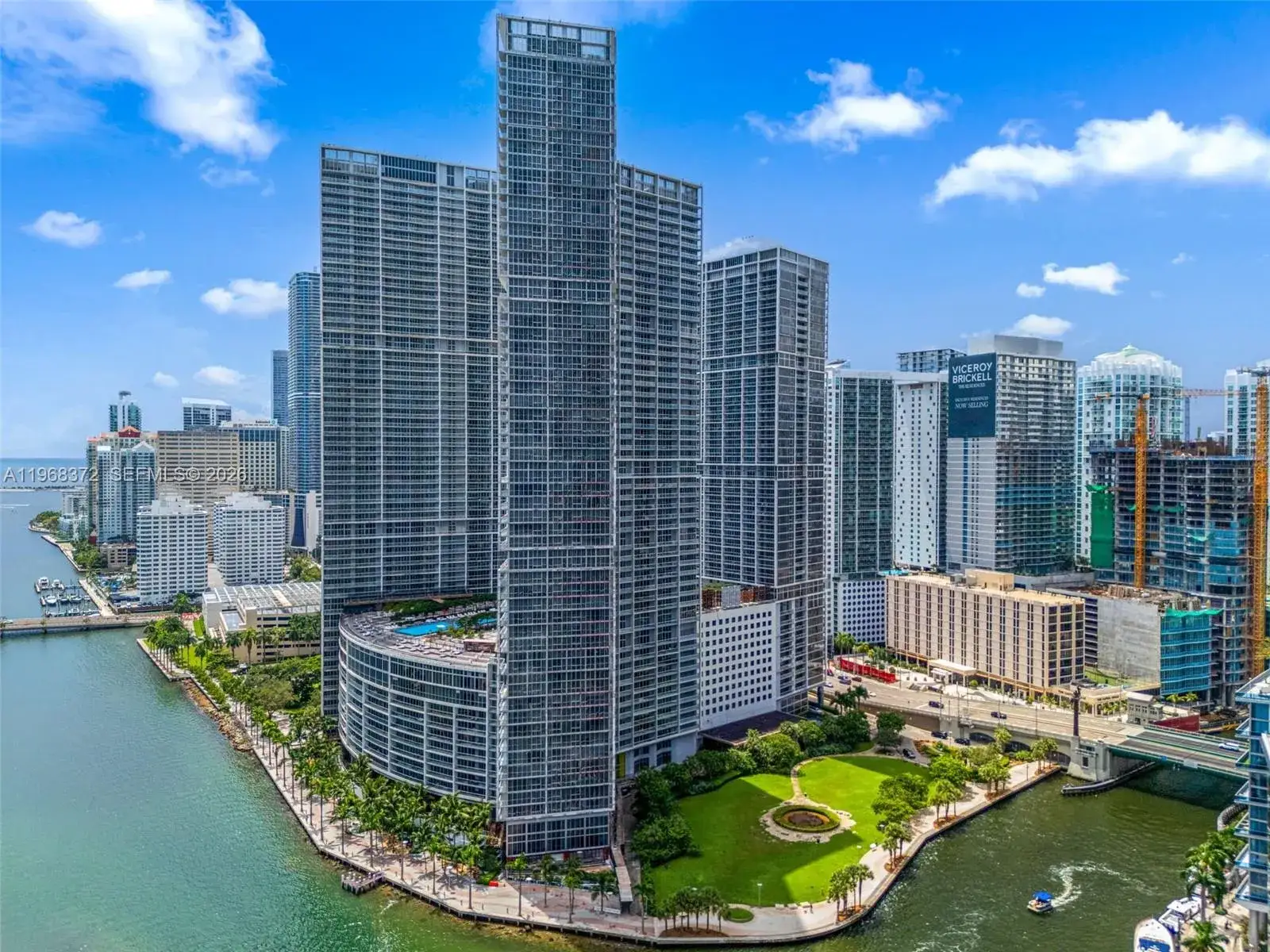 2 bedroom 2 bath Residential Lease for rent at 495 Brickell Ave # 905, Miami FL 33131