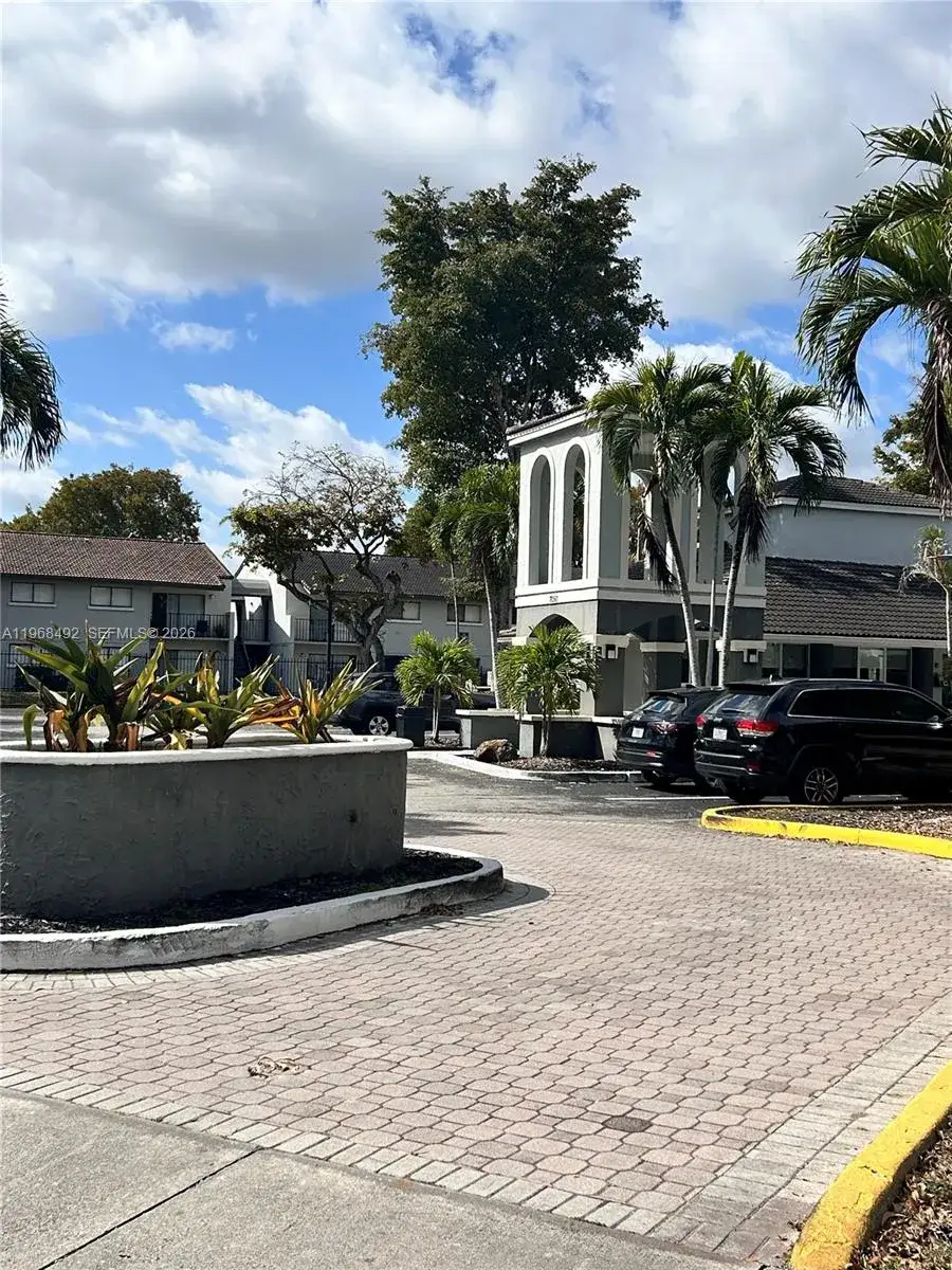 2 bedroom 1 bath Residential for sale at 7030 NW 179th St # 205, Hialeah FL 33015